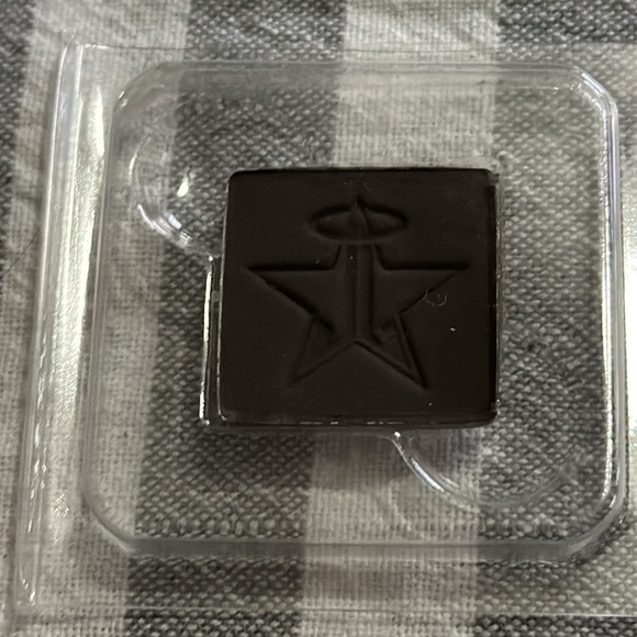 ♥️ 3/$12 Jeffree Star eyeshadow single in Grave Digger - Picture 3 of 4